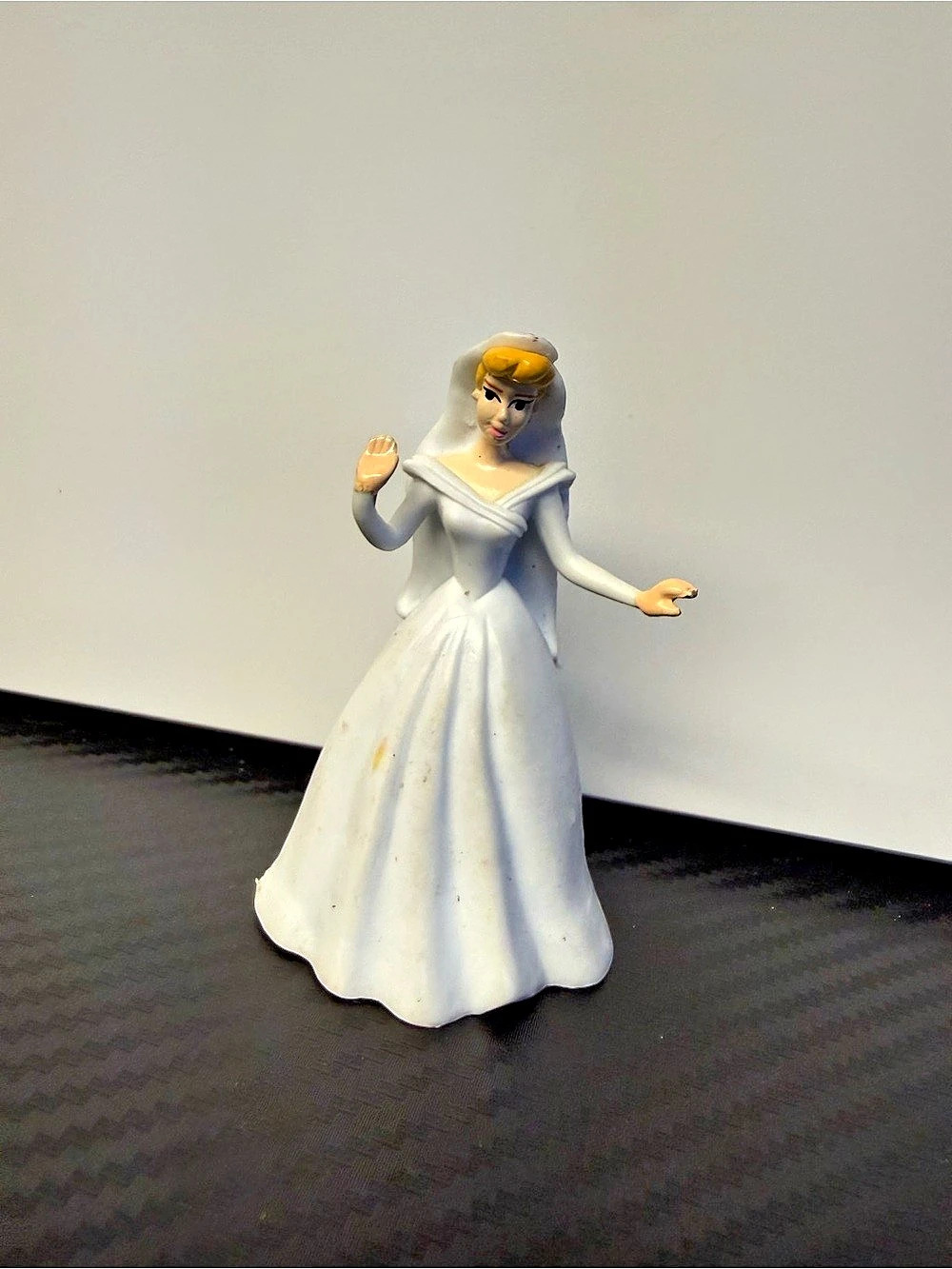Disney Cinderella figurine White & Yellow